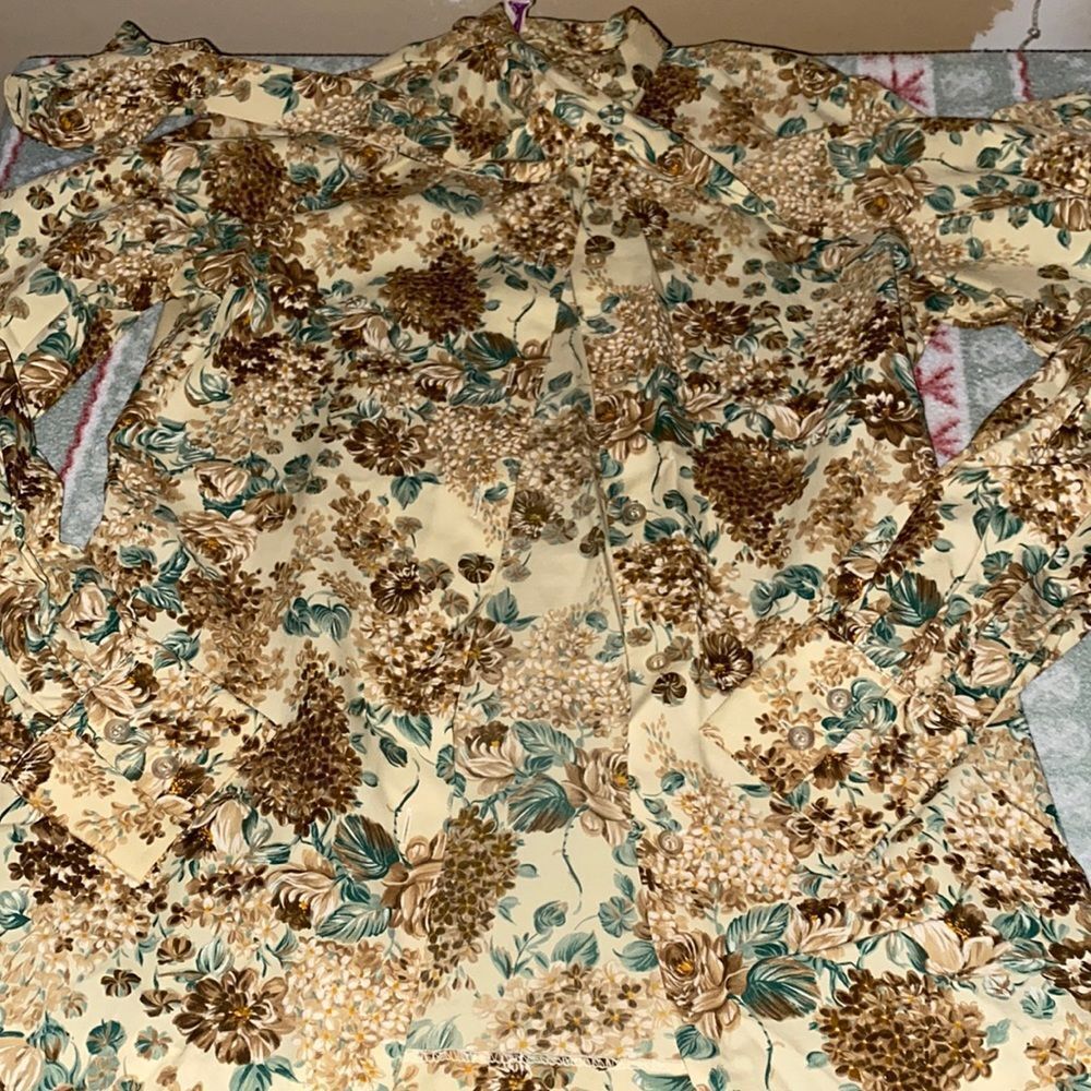 Elles Bells floral Button up blouse sz. M
